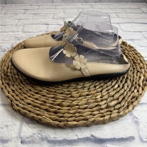 Beige Floral Women's Leather Mules. Size 10. Euro Summer. Minimalism.